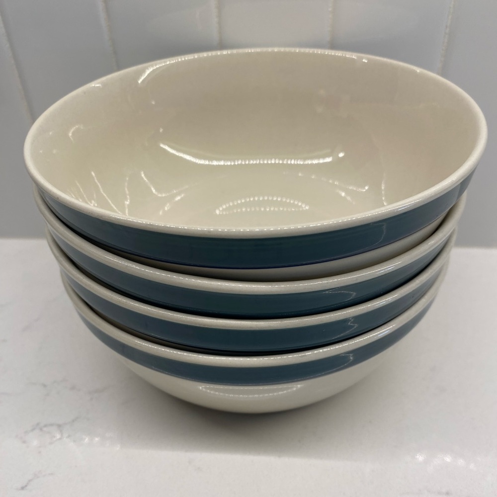 Gibson Set of Stoneware Bowls with Blue Trim (4)